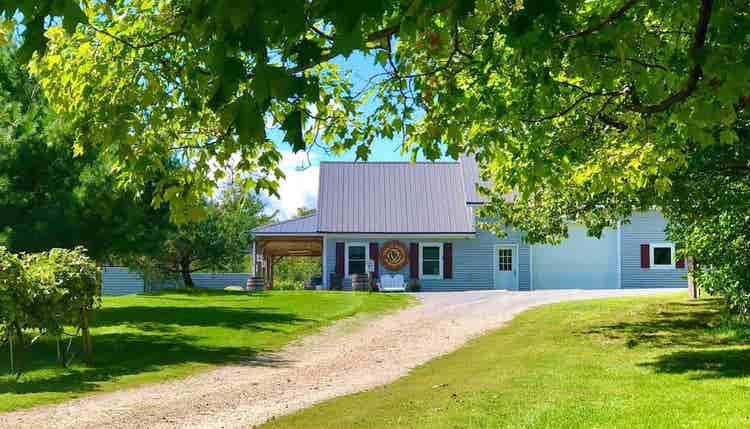 The grounds at Vesco Ridge Vineyards